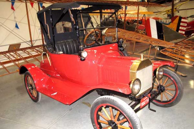 1915 Ford Model T Runabout at Yanks Air Museum